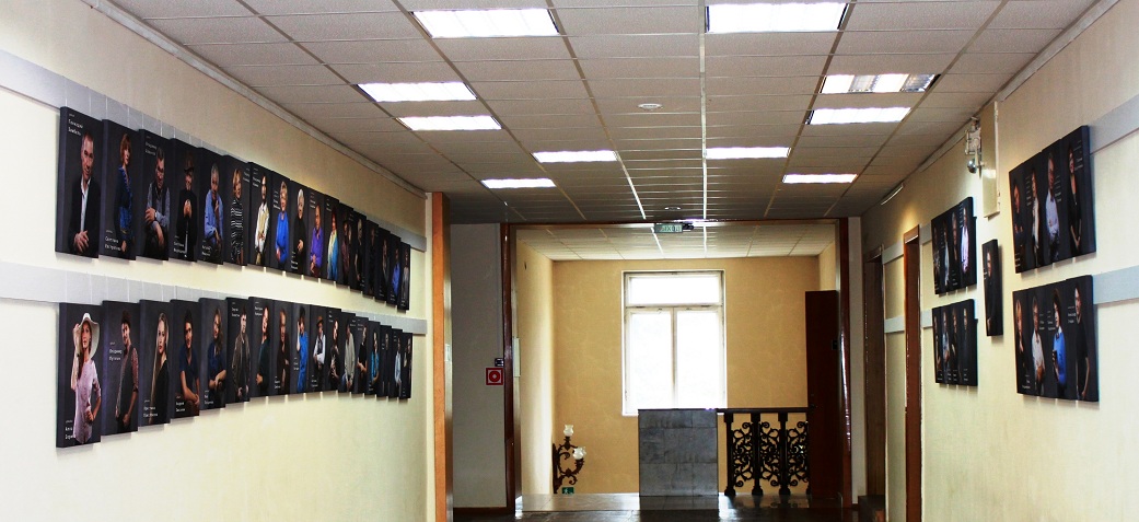 09 03 gallery5